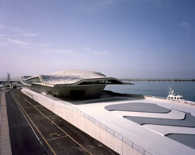 Salerno terminal by Zaha Hadid ©Hélène Binet
