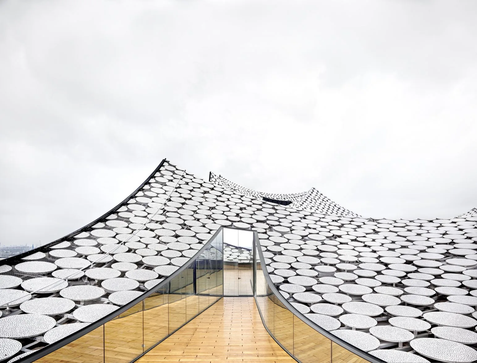 Elbphilharmonie Hamburg Herzog & de Meuron Hamburg 2016, © Candida Höfer / VG Bild Kunst, Bonn, 2016