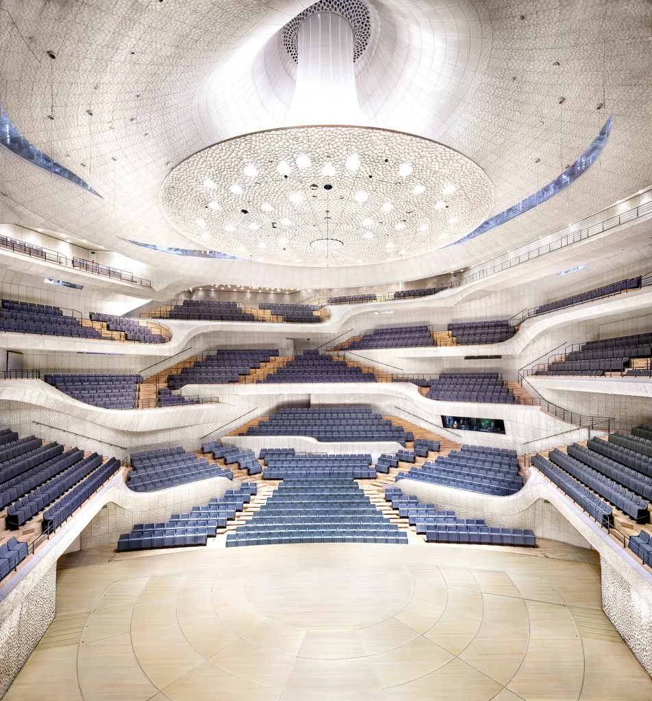 Candida Höfer. Elbphilharmonie Hamburg Herzog & de Meuron Hamburg 2016 © Candida Höfer / VG Bild Kunst, Bonn, 2016 Nur zur Berichterstattung über die Ausstellung "Elbphilharmonie Revisited", Deichtorhallen Hamburg