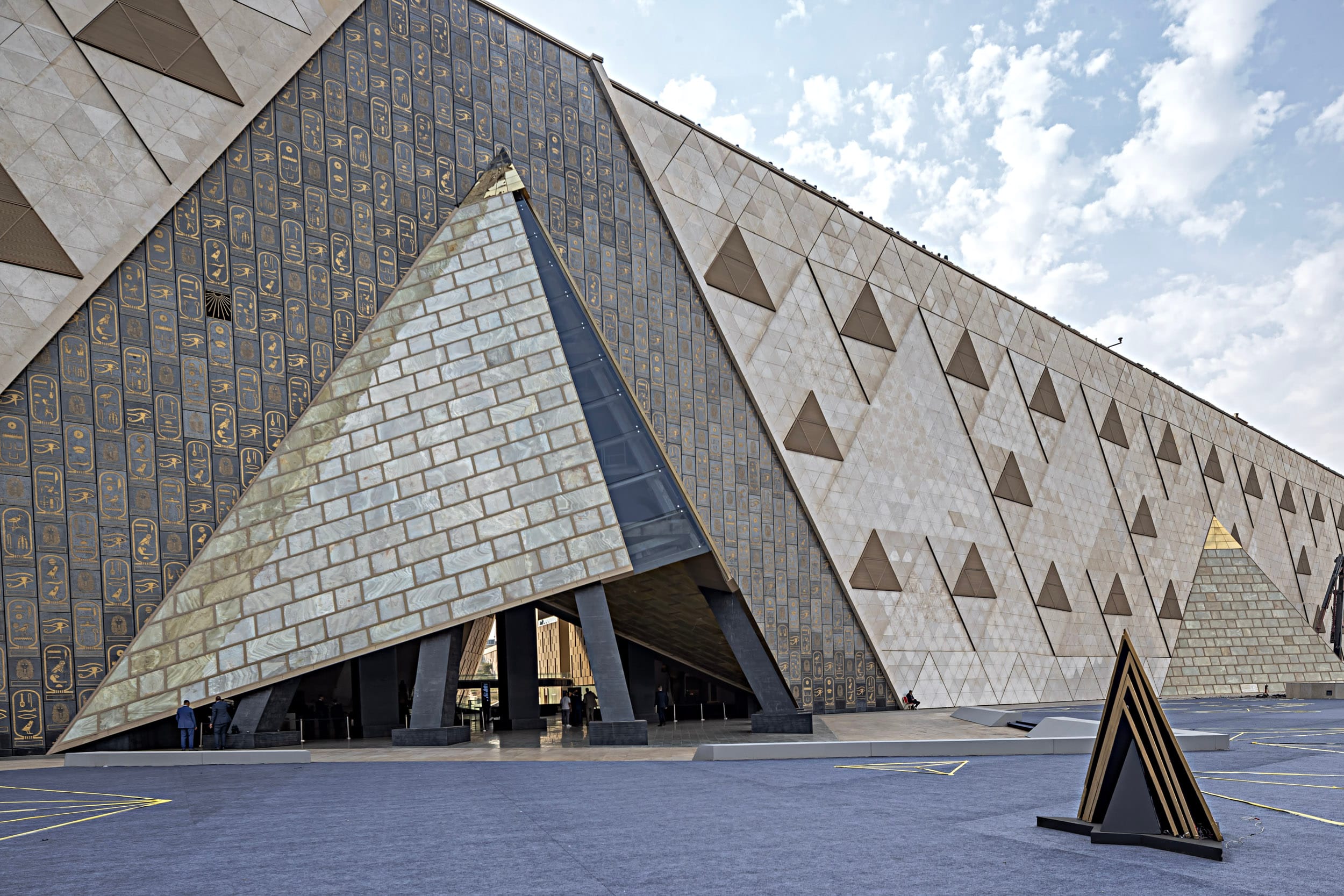Monumental scale: new museum in Cairo - GRAND TOUR