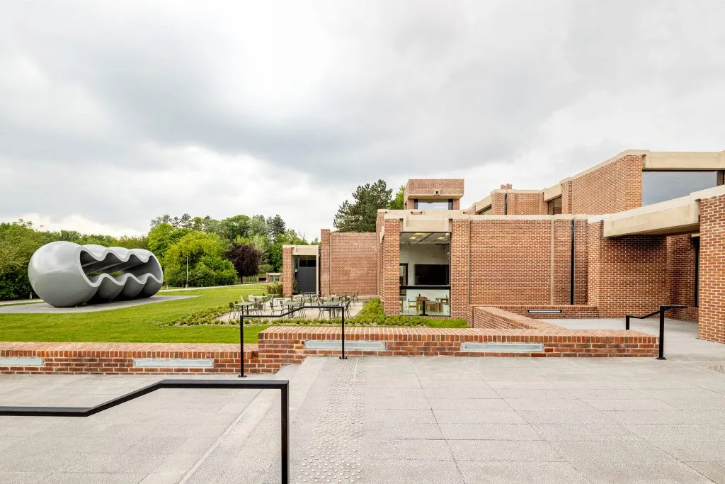 LaM art museum, Lille, Architect Roland Simounet, sculpture ©Richard Deacon, photo: Danica O. Kus
